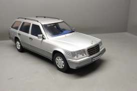 Mercedes Benz  - E Class T-model 1995 silver - 1:18 - Triple9 Collection - 1800361 - T9-1800361 | The Diecast Company