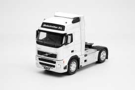 Volvo  - white - 1:32 - Welly - 32630w - welly32630w | The Diecast Company