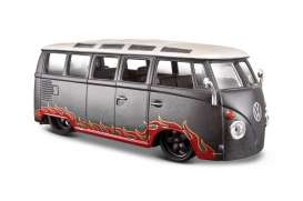 Volkswagen  - grey/flames - 1:24 - Maisto - 31022gy - mai31022gy | The Diecast Company