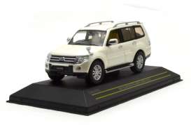 Mitsubishi  - 2010 pearl white - 1:43 - First 43 - F43-075 | The Diecast Company