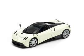 Pagani  - Huayra 2017 white - 1:24 - Welly - 24088w - welly24088w | The Diecast Company