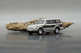 Mitsubishi  - 2nd generation Pajero 1996 silver/red - 1:64 - BM Creations - 64B0021 - BM64B0021 | The Diecast Company