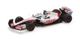 Alfa Romeo  - C42 2022 white/red/black - 1:43 - Minichamps - 417220120 - mc417220120 | The Diecast Company