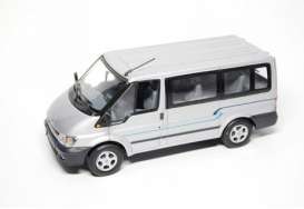 Ford  - Transit 2001 silver - 1:43 - Minichamps - mcTransitS | The Diecast Company