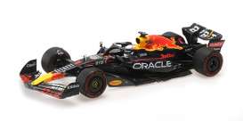 Oracle Red Bull Racing  - RB18 2022 blue/yellow/red - 1:18 - Minichamps - 110221401 - mc110221401 | The Diecast Company