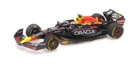 Oracle Red Bull Racing  - RB18 2022 blue/yellow/red - 1:43 - Minichamps - 417221501 - mc417221501 | The Diecast Company