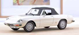 Alfa Romeo  - 2000 1978 white - 1:18 - Norev - 187882 - nor187882 | The Diecast Company