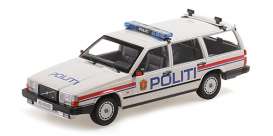Volvo  - 740 GL 1986 white/red/blue - 1:18 - Minichamps - 155171796 - mc155171796 | The Diecast Company