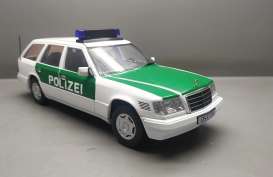 Mercedes Benz  - E Class T-model 1995 white/green - 1:18 - Triple9 Collection - 1800366 - T9-1800366 | The Diecast Company