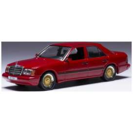 Mercedes Benz  - 300 E 1984 red - 1:43 - IXO Models - CLC544 - ixCLC544 | The Diecast Company