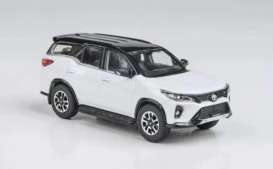 Toyota  - Fortuner 2023 white - 1:64 - Para64 - 55721 - pa55721 | The Diecast Company