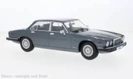 Jaguar  - XJ Series III 1979 grey - 1:18 - MCG - 18177 - MCG18177 | The Diecast Company