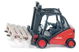   - Super Forklift red - 1:50 - Siku  - 10172200002 - SiK1722 | The Diecast Company