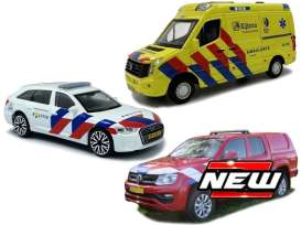   - white/blue/red/yellow - 1:43 - Bburago - 18-0014 - bura18-0014 | The Diecast Company