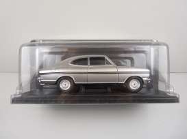 Opel  - Kadett silver - 1:24 - Magazine Models - PTVQ25 - mag24OpelKadettSi | The Diecast Company