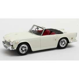 Triumph  - TR5 PI 1967 new white - 1:43 - Matrix - 41902-043 - MX41902-043 | The Diecast Company