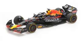 Oracle Red Bull Racing  - RB18 2022 blue/yellow/red - 1:18 - Minichamps - 110220501 - mc110220501 | The Diecast Company