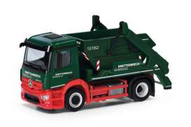 Mercedes Benz  - Actros S green/red - 1:87 - Herpa Trucks - H318419 - herpa318419 | The Diecast Company