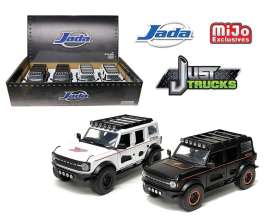 Chevrolet  - C-10 pick-up 2021 black/white - 1:24 - Jada Toys - 34326~4 - jada34326 | The Diecast Company