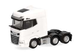 Daf  - XG+ 3a (6x2) white - 1:87 - Herpa - 318990 - herpa318990 | The Diecast Company