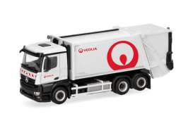 Mercedes Benz  - Actros white/red - 1:87 - Herpa - H319102 - herpa319102 | The Diecast Company