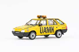 Skoda  - Forman 1993 yellow/black - 1:43 - Abrex - 143ABSX-713XS1 - ab143ABSX-713XS1 | The Diecast Company