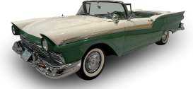 Ford  - Fairlane 500 Skyliner 1957 green/white - 1:18 - SunStar - 1352 - sun1352 | The Diecast Company